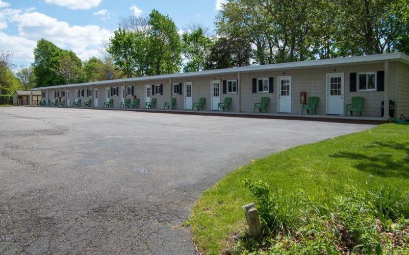 Shorewood Inn Jamesport Exterior photo
