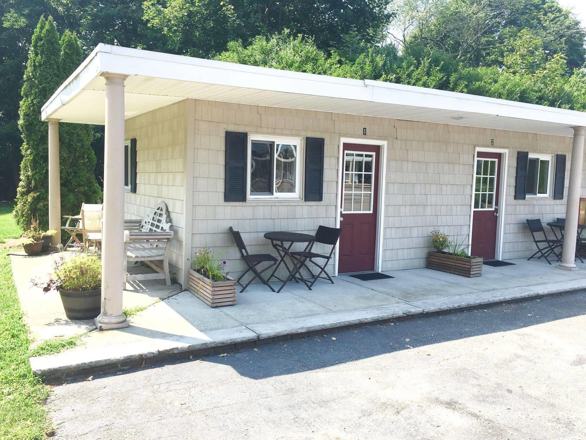 Shorewood Inn Jamesport Exterior photo